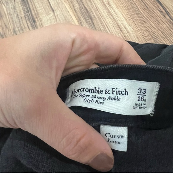 Abercrombie & Fitch Curve Love Super High Rise Skinny Ankle Jean - Picture 4 of 6